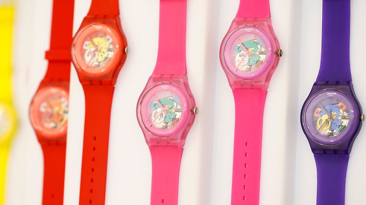Günstige Plastikuhren im Swatch-Angebot.