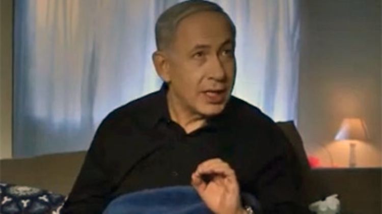 Gemütlich unter der Wolldecke - so kannte man Benjamin Netanjahu bislang nicht. 