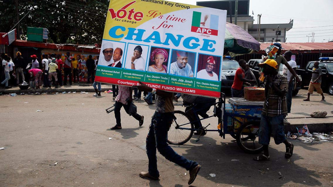 2015-02-05T181455Z_770951311_GM1EB26063601_RTRMADP_3_NIGERIA-ELECTIONS.JPG2072479657744994416.jpg