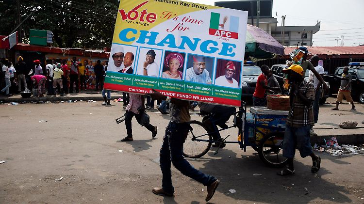 2015-02-05T181455Z_770951311_GM1EB26063601_RTRMADP_3_NIGERIA-ELECTIONS.JPG2072479657744994416.jpg