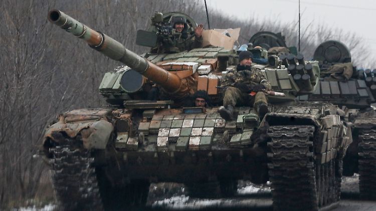 Schwere Kampfpanzer russischer Bauart: Kann die Diplomatie die rollende Kriegsmaschinerie im Osten der Ukraine aufhalten?