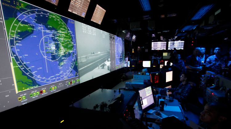Machtdemonstrationen in den Gewässern rund um die koreanische Halbinsel: Blick in die Operationszentrale des Flugzeugträgers "USS George Washington" (Archivbild).