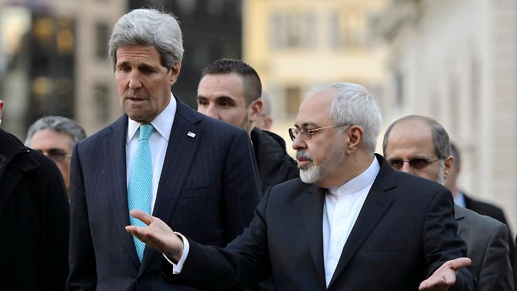 Irans Außenminister Jawad Zarif im Januar mit seinem US-Kollegen John Kerry. Nächsten Monat soll ein Grundsatzabkommen zum iranischen Atomprogramm stehen.