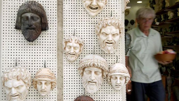 Souvenirshop in Athen mit Tragödienmasken.