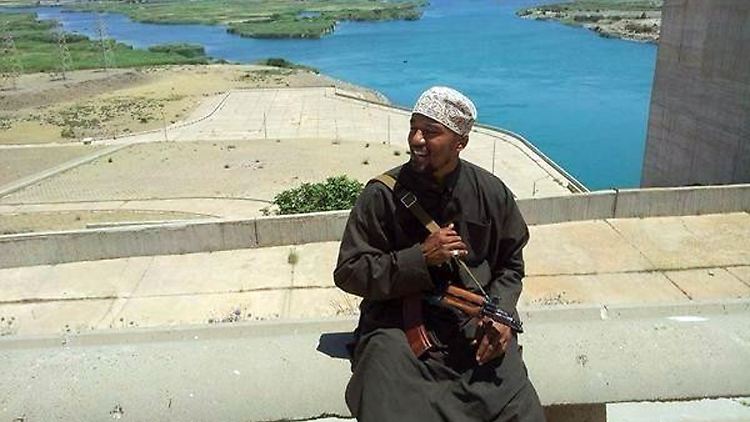 Die Wirklichkeit vor Ort dürfte ein wenig anders aussehen: der deutsche Dschihadist Denis Cuspert im sogenannten Islamischen Staat. 
