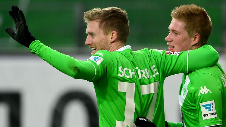 Verstehen sich auf dem Platz bereits bestens: Neuzugang André Schürrle und Wolfsburgs Antreiber Kevin de Bruyne.