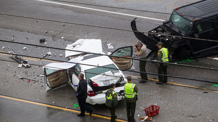 Die Fahrerin des weißen Wagens hat den Unfall laut Medienberichten nicht überlebt.