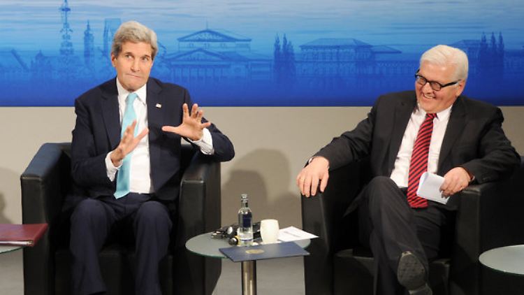 US-Außenminister Kerry (l) und sein deutscher Amtskollege Steinmeier: Deutschland bestimmt die Richtung im Ukraine-Konflikt. Doch in den USA gibt es Widerstand.