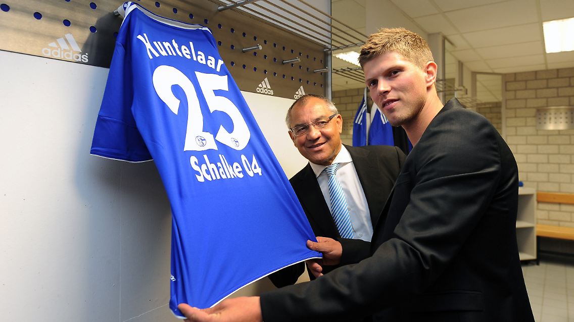 Zwei Blickrichtungen, aber ein Ziel: Felix Magath und seine Neuerwerbung Klaas-Jan Huntelaar wollen Titel gewinnen.