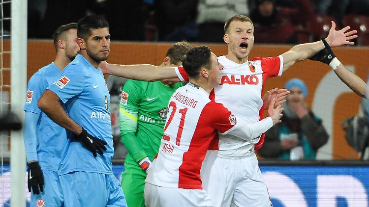 Frankfurts erster Streich: Ragnar Klavan bejubelt sein 1:0 gegen Frankfurt.