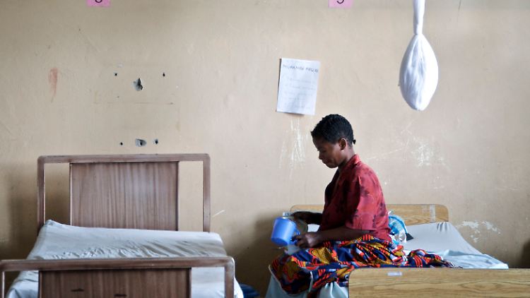 Brutale Vergewaltigungen gibt es oft im Kongo. Die Frauen brauchen lange Krankenhausaufenthalte und Operationen, um körperlich zu gesunden. 