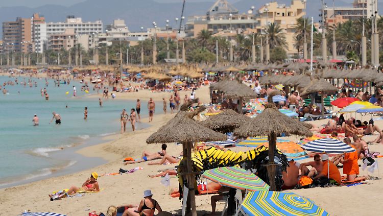 Die Tourismusindustrie ist der wichtigste Wirtschaftszweig in Spanien.