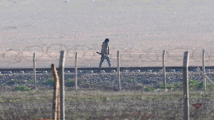 IS-Kämpfer in Tal Abjad: Die Kurden eröffnen eine neue Front gegen die Dschihadisten.