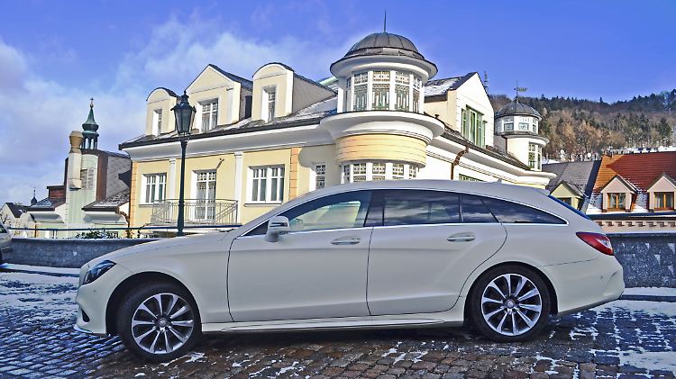 Die lange Motorhaube, die extrem steil abfallende Dachlinie und die Höhe von 1,42 Meter machen den Mercedes CLS Shooting Brake so dynamisch.
