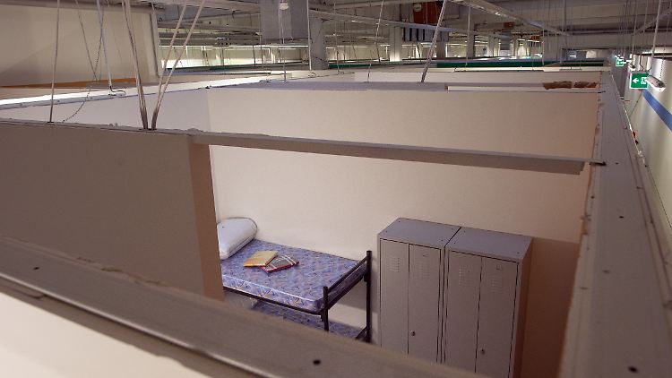 Viele Flüchtlinge sind in provisorischen Unterkünften untergebracht - wie hier in einem ehemaligen Baumarkt.