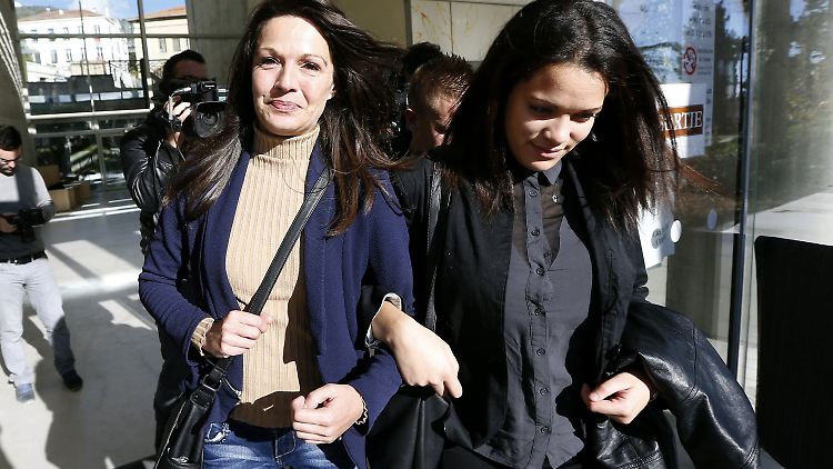 Manon (r.) und ihre Mutter - die jedoch nicht ihre biologische Mutter ist.