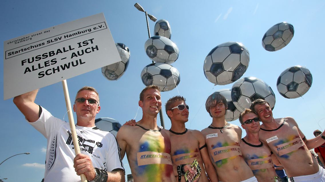 Homosexuelle müssen gerade im Fußball noch um Akzeptanz kämpfen.