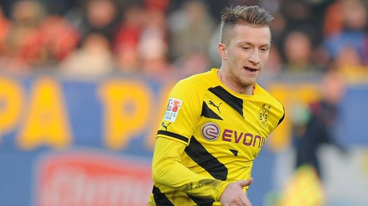 Den Ball hat er. Die Frage ist, was er damit macht: Marco Reus.