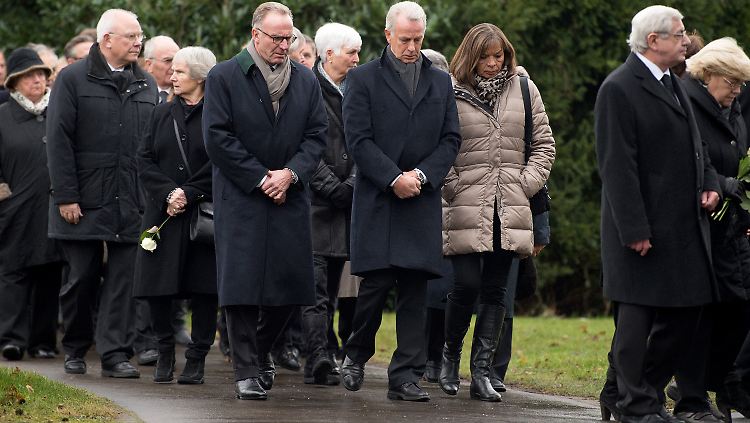Beisetzung auf dem Neuen Friedhof in Köln-Weiden