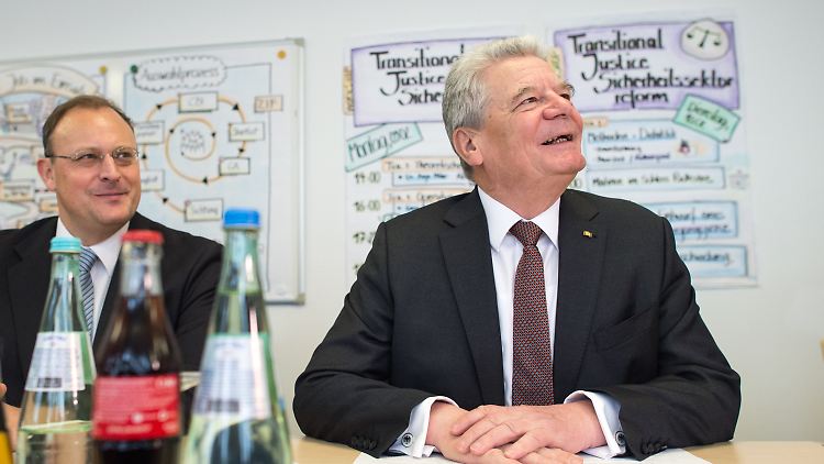 Jochim Gauck beim Zentrum für Internationale Friedenseinsätze.