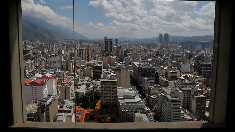 Blick aus dem Fenster der venezolanischen Zentralbank auf Caracas: Nelson Merentes entlässt die Umtauschkurse in die Freiheit.