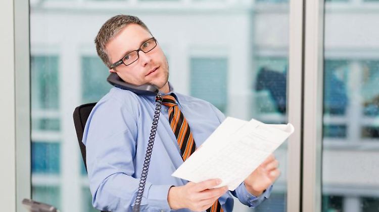 Beratung am Telefon? Was bei einfachen rechtlichen Anliegen hilft, stößt bei komplexen Vertragsfragen schnell an seine Grenzen.  