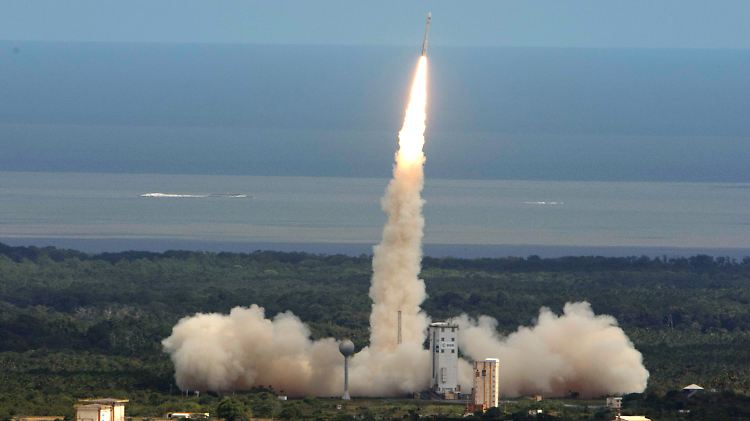 IXV startet in Südamerika - keine zwei Stunden später ist der Raumgleiter wieder auf der Erde gelandet.