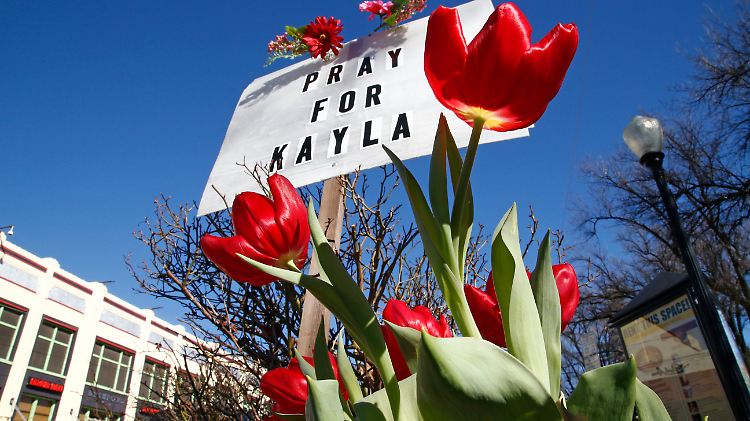In Prescott, Arizona, gedenken die Menschen Kayla Mueller.