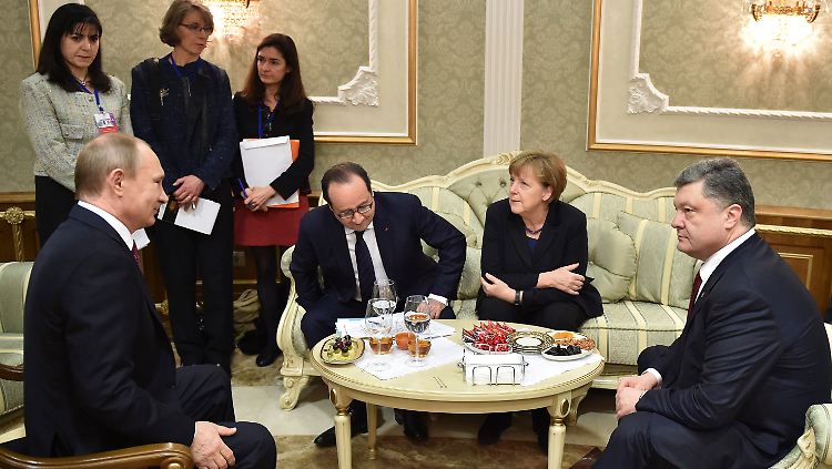 Nach zähen zwölf Stunden kamen Putin, Hollande, Merkel und Poroschenko überein.