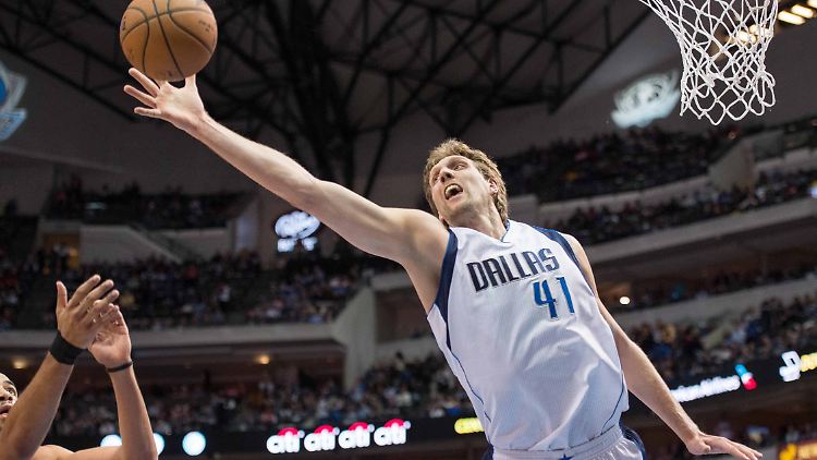 Eigentlich war Dirk Nowitzki schon auf dem Sprung in den Urlaub. Aber für das All-Star-Spiel kann man seine Pläne schon mal ändern.