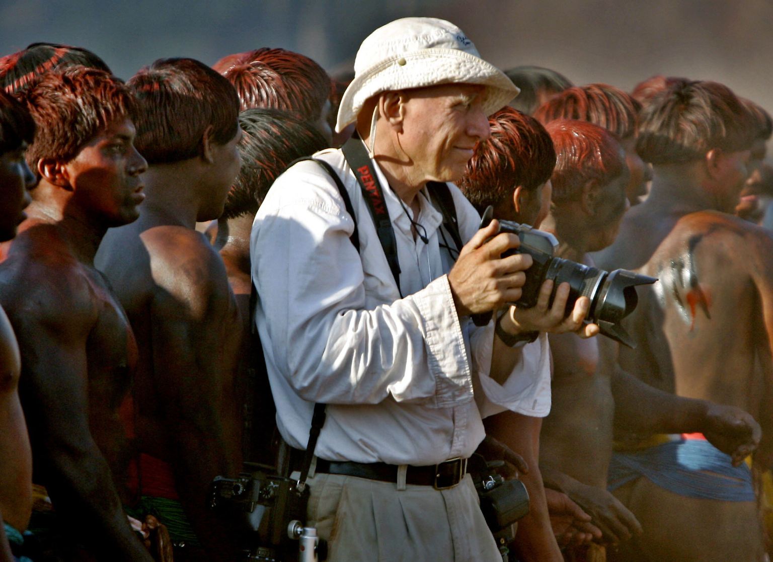 Sebastião Salgado gehört ohne Zweifel zu den wichtigsten Fotografen der Gegenwart. Mit seinen eindrücklichen Schwarz-Weiß-Bildern sorgte er weltweit für Aufsehen. Mit ihnen griff er unter anderem das Schicksal von Flüchtlingen auf, in den vergangenen Jahren standen seine Fotos vor allem ...