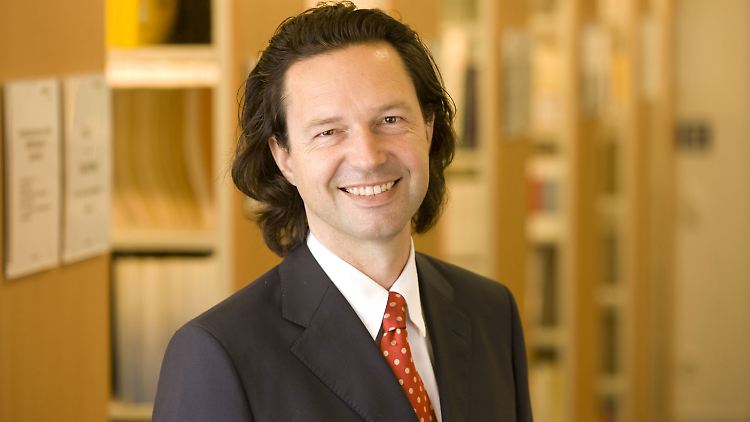 Prof. Dr. Alexander Kritikos gehört dem Vorstand des DIW an und ist dort Forschungsdirektor Entrepreneurship.