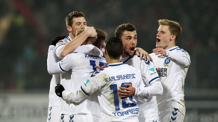 Nur eine Niederlage in der Liga seit Oktober - der Karlsruher SC ist derzeit das beste Auswärtsteam der Liga.