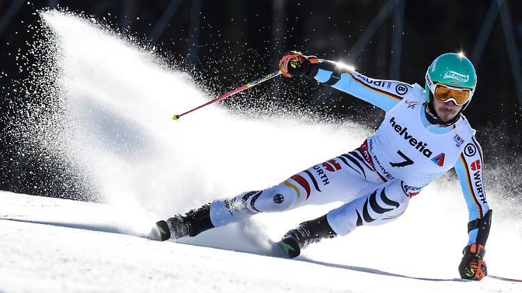 Eine Sache von Sekunden: Felix Neureuther beim ersten Durchgang im Riesenslalom.