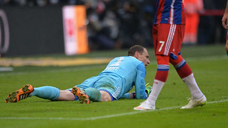 Jaroslav Drobny hatte die undankbare Aufgabe, gegen den FC Bayern das Hamburger Tor zu hüten. Das gelang mittelprächtig.