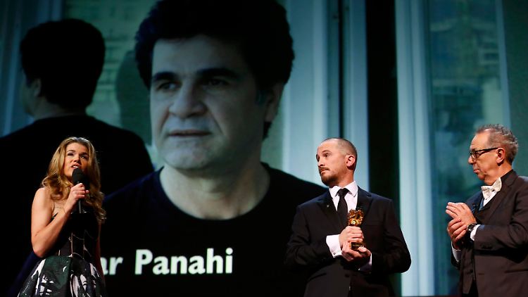 Jafar Pahani war nur auf einem Foto anwesend - den Iran darf er nicht mehr verlassen.