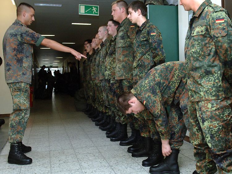 Es gibt bereits eine Taskforce für die Einkleidung der Soldaten.