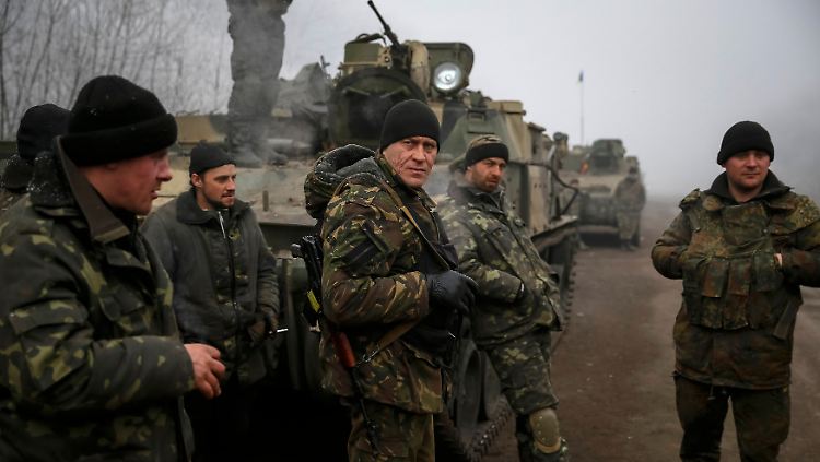 Fast überall ruhen in der Ukraine die Waffen - nun soll eine Pufferzone eingerichtet werden.