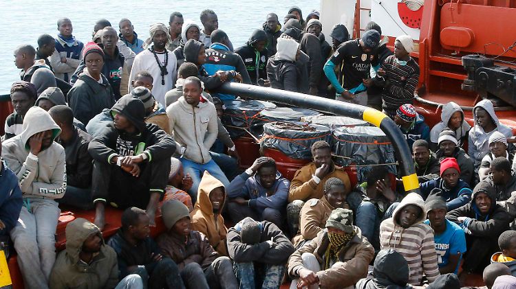 Tausende Flüchtlinge in Seenot - an nur einem Tag.