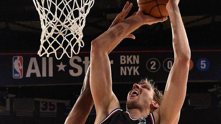Dirk Nowitzki begeisterte beim All-Star-Game mit einem spektakulären Alley-Oop.
