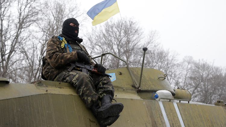Das ukrainische Militär will vorerst schwere Waffen in der umkämpften Region behalten.