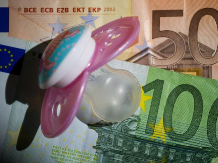 Kindergeld gibt es nicht nur für kleine Kinder. Auch für große, die noch studieren, zahlt der Staat die Unterstützung.