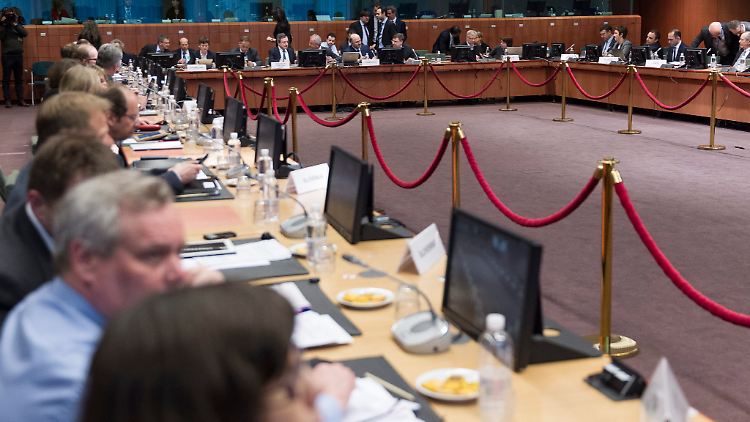 Die Verhandlungen der Euro-Finanzminister in Brüssel blieben bis Handelsschluss in Frankfurt ohne Ergebnis.