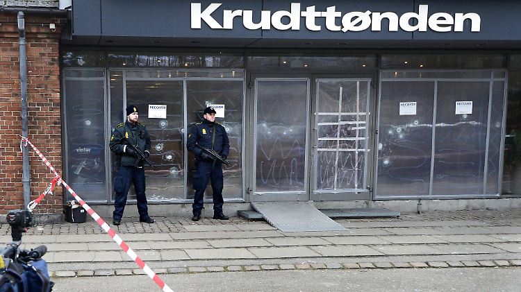 Vor dem Krudttonden-Café wurde ein verdächtiges Päckchen entdeckt.