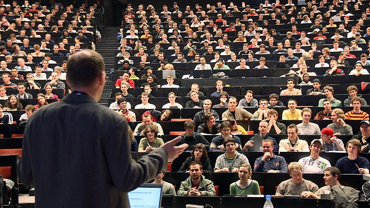 Dozent an der RWTH Aachen. Die Hochschule bezieht laut hochschulwatch.org rund 67 Millionen Euro von Unternehmen.