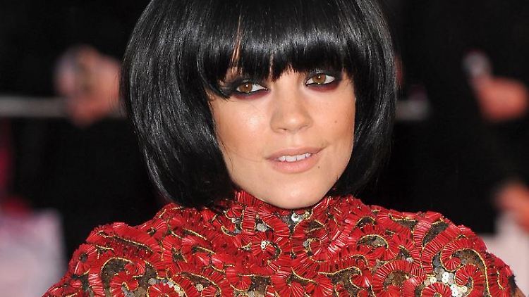 Die 25 Jahre alte Musikerin moderiert auch die Talkshow "Lily Allen and Friends". 