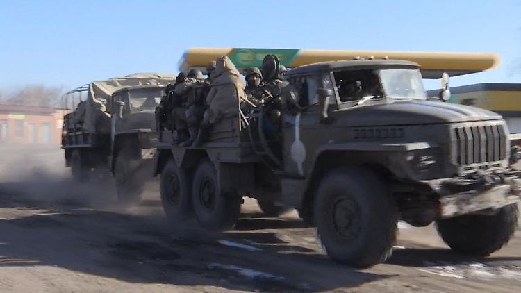 Nach tagelangem Beschuss verlassen ukrainische Soldaten Debalzewe.