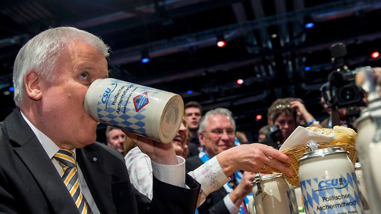 Saufen und Labern: Horst Seehofer sorgte für Stammtischatmosphäre.