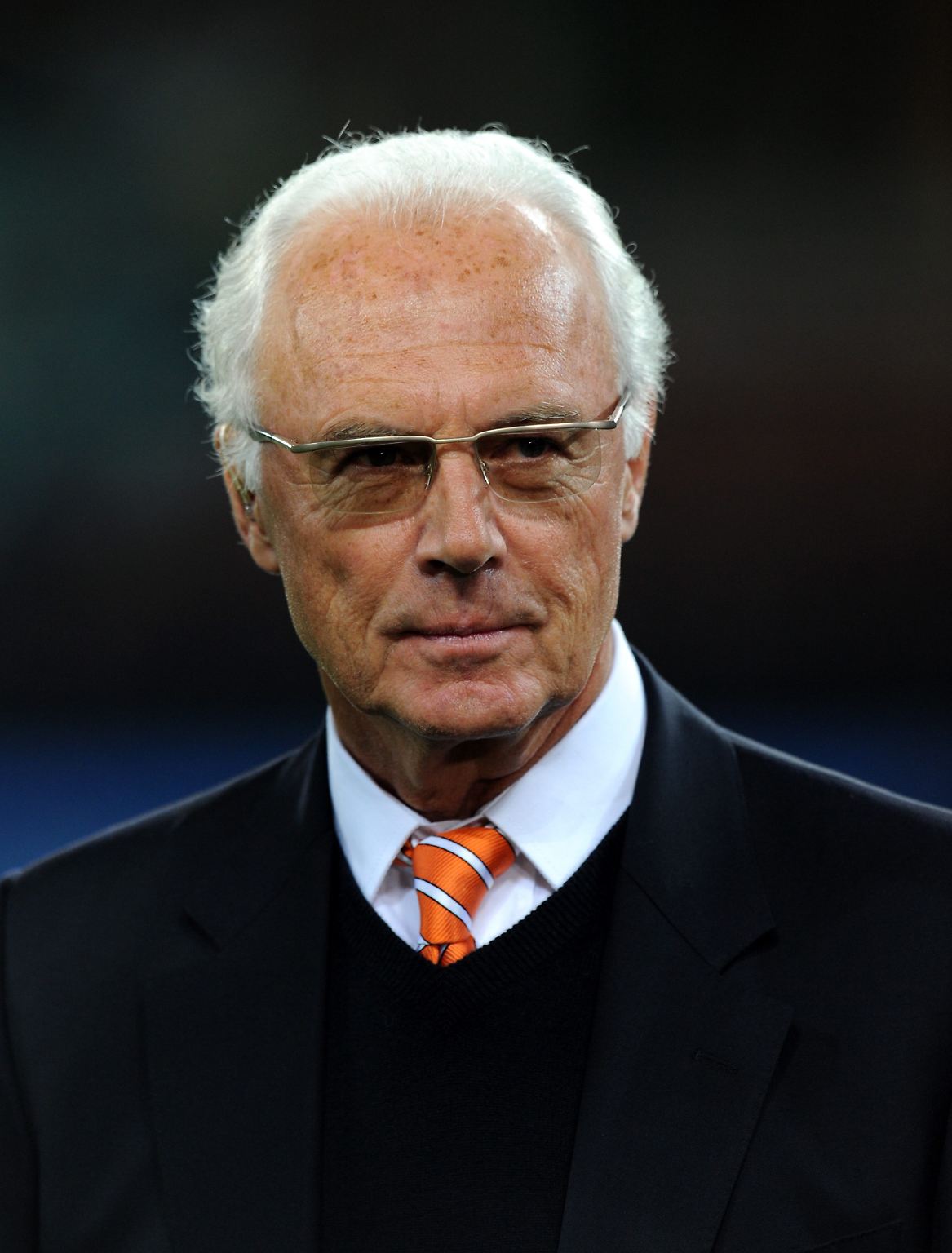 Gut, besser, Beckenbauer. Kaum ein anderer Deutscher genießt national und international so viel Anerkennung wie der Kaiser. Beckenbauer ist der Superlativ des deutschen Sports – und nebenbei ein Star der bunten Presse.