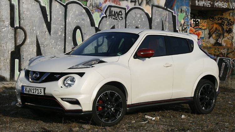 Farbige Spiegelkappen und ordentlich Dampf unter der Haube. So zeigt sich der Nissan Juke NIsmo auch in Berlin.
